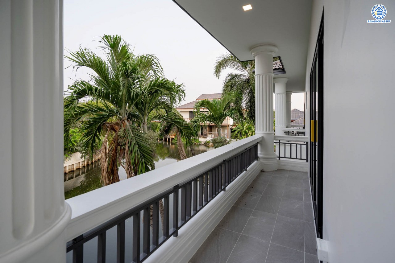 บ้านมือสองตกแต่งใหม่ โครงการ กฤษดานคร20 ปิ่นเกล้า-บรมราชชนนี บ้านหลังมุม ติดทะเลสาบ บนเนื้อที่กว้างมากถึง 238 ตร.ว. ตกแต่งด้วยวัสดุเกรดพรีเมี่ยม ฟังก์ชัน 5 ห้องนอน 6 ห้องน้ำ 1 ห้องอเนกประสงค์ 4 ที่จอดรถ พร้อมทั้งเปลี่ยนระบบไฟฟ้า สุขาภิบาล ทำเลศักยภาพ ติดถนนบรมราชชนนี ใกล้มหาวิทยาลัยมหิดล และเพียง 10 นาทีถึงเซ็นทรัล ปิ่นเกล้า